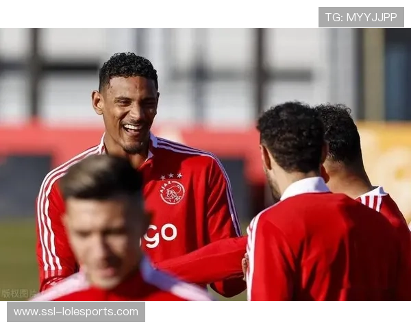 阿贾克斯与本菲卡难兄难弟对决,穆帅球队争取首胜